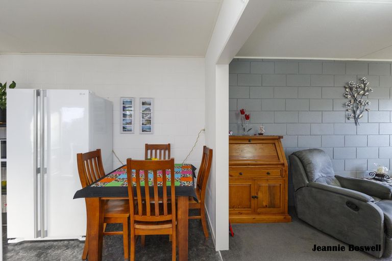 Photo of property in 16 Carow Street, Palmerston North, 4410