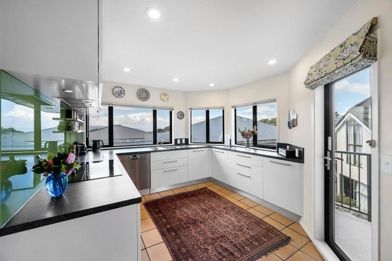 Photo of property in 30 Grove Road, Kelburn, Wellington, 6012