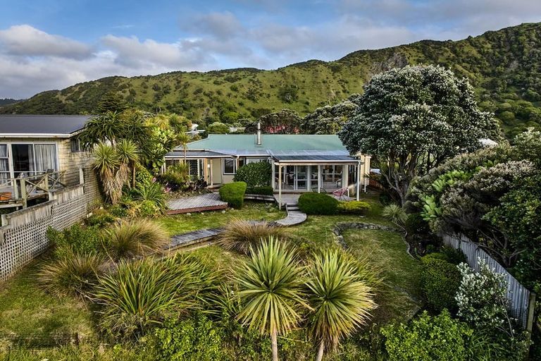 Photo of property in 83 Wellington Road, Paekakariki, 5034