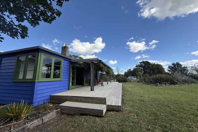 Photo of property in 126 Oneriri Road, Kaiwaka, 0573