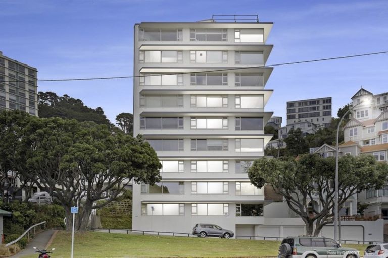 Photo of property in Clifton Towers, 202 Oriental Parade, Oriental Bay, Wellington, 6011