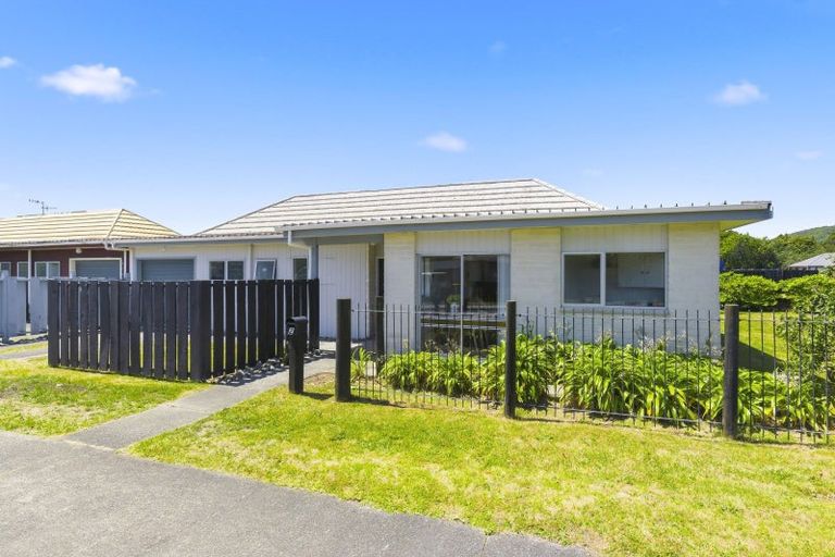 Photo of property in 2 Cypress Grove, Paraparaumu, 5032