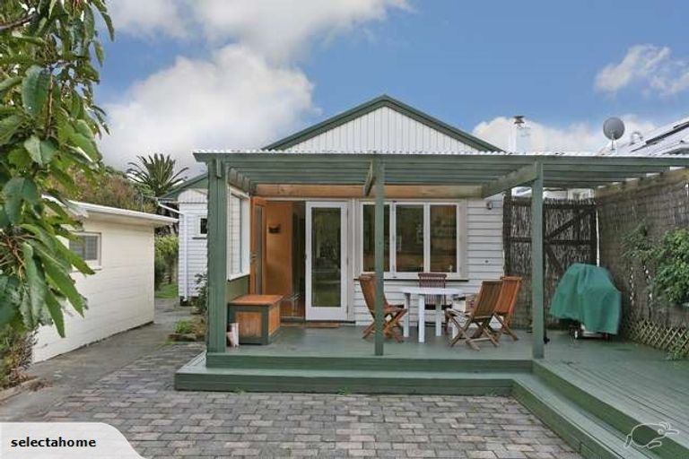 Photo of property in 39 Tuatoru Street, Eastbourne, Lower Hutt, 5013