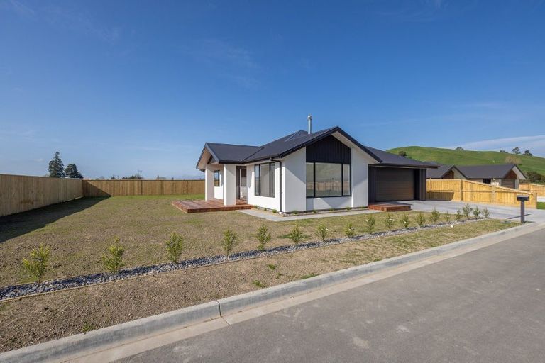 Photo of property in 16 Louden Place, Wakefield, 7025