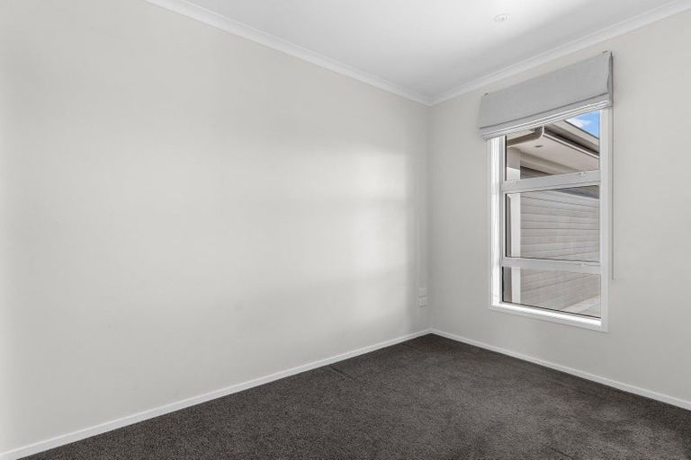 Photo of property in 33 Karoro Road, One Tree Point, 0118