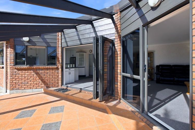 Photo of property in 71 Brooklands Road, Brooklands, New Plymouth, 4310