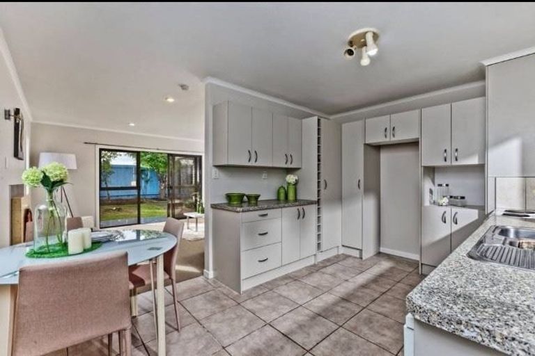 Photo of property in 1/138 Forrest Hill Road, Forrest Hill, Auckland, 0620