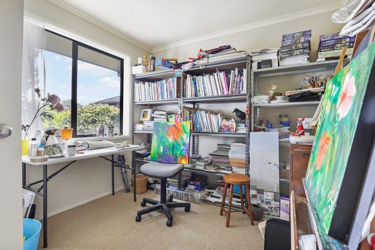 Photo of property in 1 Fencourt Place, Rototuna North, Hamilton, 3210