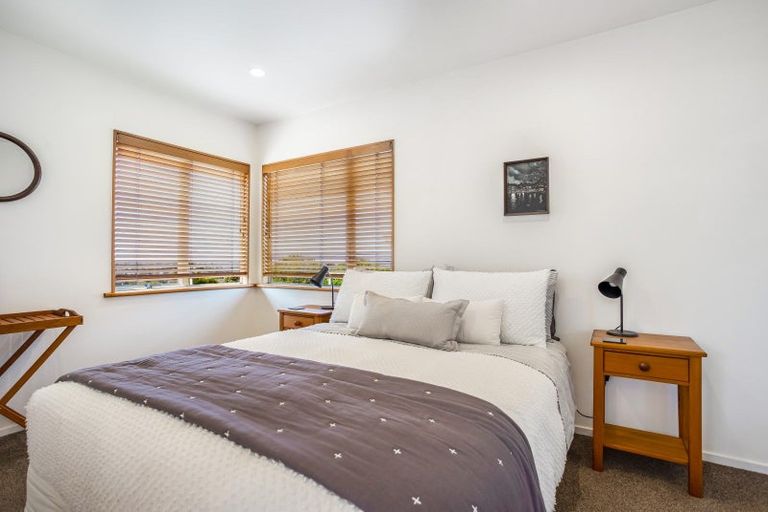 Photo of property in 78 Knights Road, Rothesay Bay, Auckland, 0630