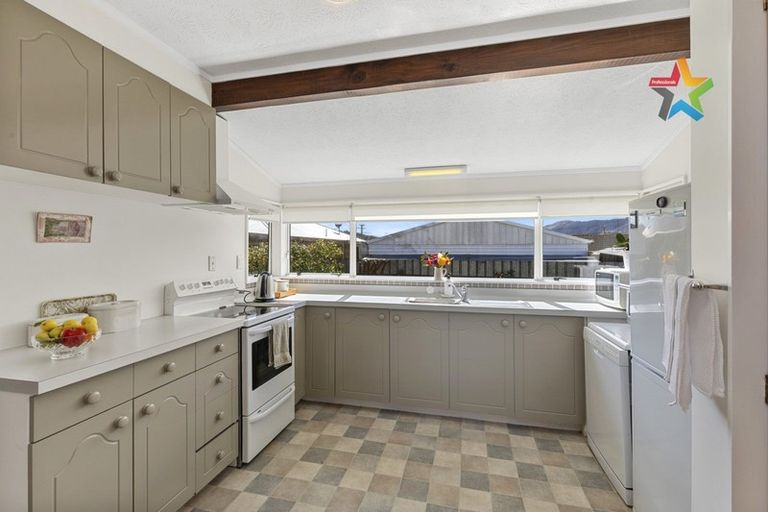Photo of property in 5a Lees Grove, Wainuiomata, Lower Hutt, 5014