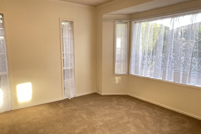 Photo of property in 3 Delisle Place, Windsor Park, Auckland, 0632