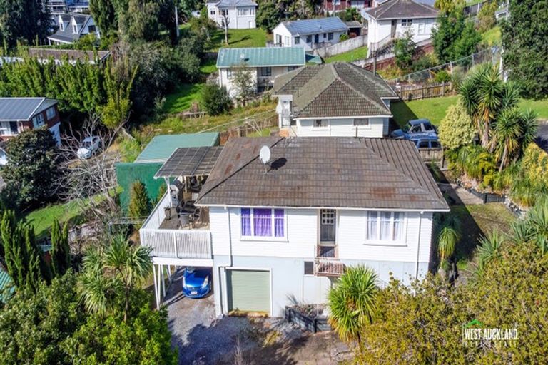 Photo of property in 40 Sunnyside Road, Sunnyvale, Auckland, 0612