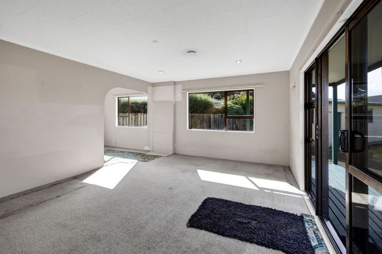 Photo of property in 27 Tiverton Crescent, Whalers Gate, New Plymouth, 4310