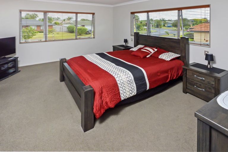 Photo of property in 10 Glenross Drive, Wattle Downs, Auckland, 2103