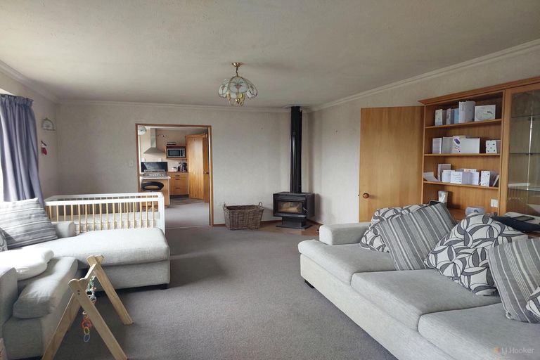 Photo of property in 19 Timaru Road, Waimate, 7924
