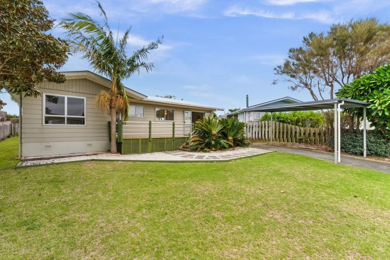 Photo of property in 12 Curlew Place, One Tree Point, 0118