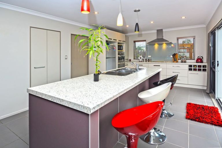 Photo of property in 10 Glenross Drive, Wattle Downs, Auckland, 2103