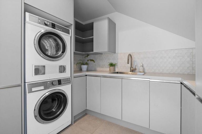 Photo of property in 22b Strowan Road, Strowan, Christchurch, 8052