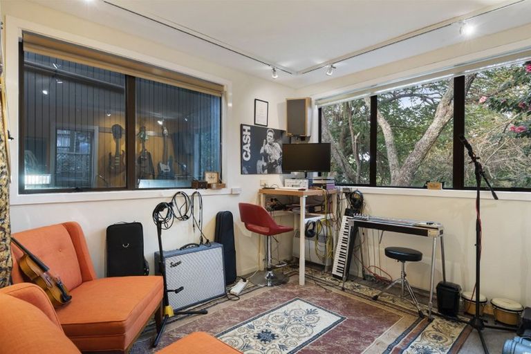 Photo of property in 29 Eastcliffe Road, Castor Bay, Auckland, 0620