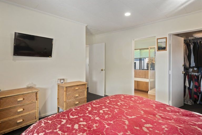 Photo of property in 13 Cherry Lane, Acacia Bay, Taupo, 3330