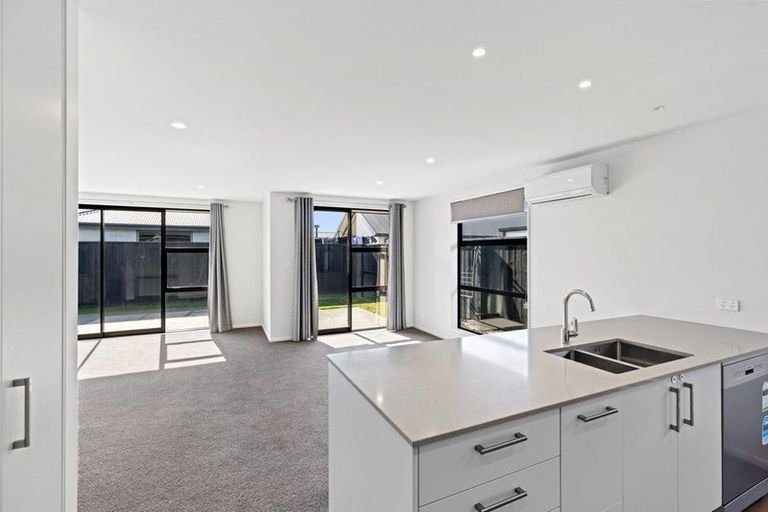 Photo of property in 28 Chatsworth Avenue, Rangiora, 7400