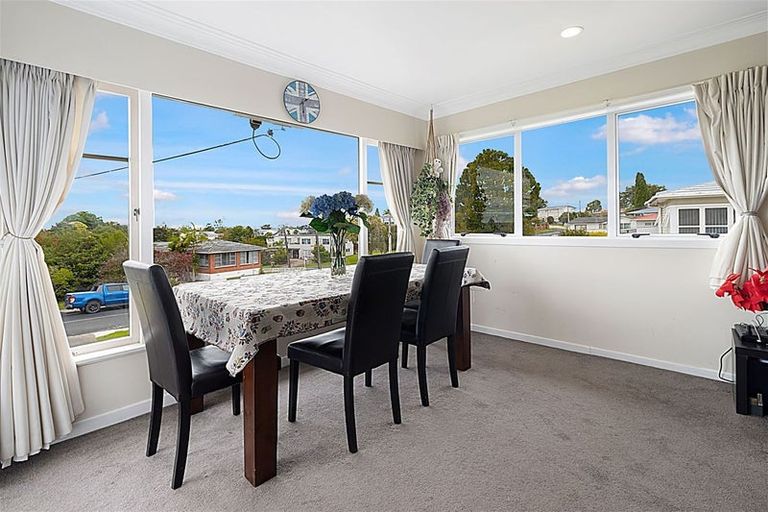 Photo of property in 42 Tiroroa Avenue, Te Atatu South, Auckland, 0610