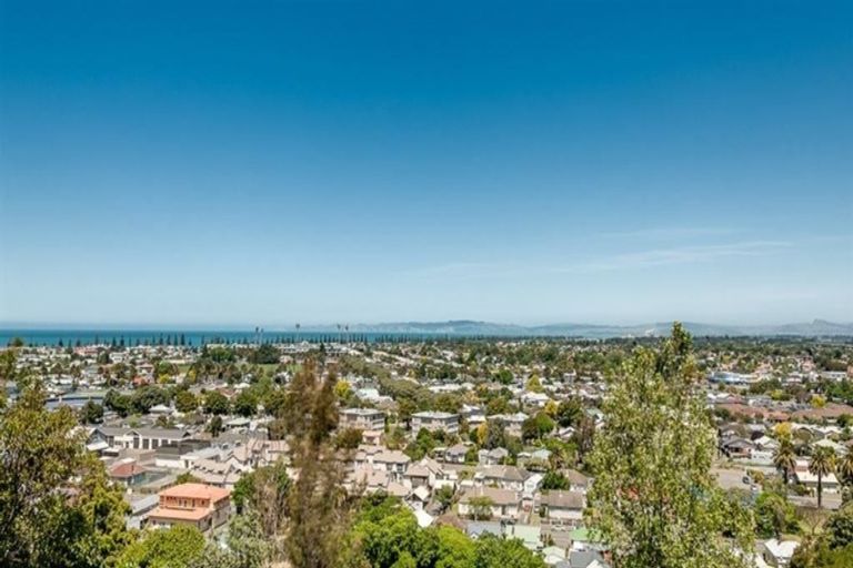 Photo of property in 27a Enfield Road, Hospital Hill, Napier, 4110