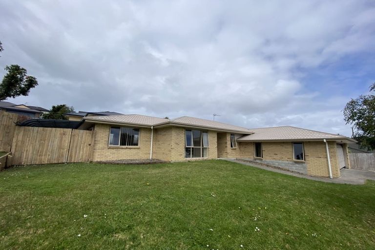 Photo of property in 37 Nimstedt Avenue, Oteha, Auckland, 0632