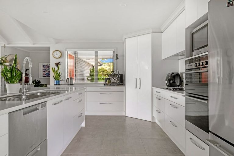 Photo of property in 18 Kaipara Lake Road, South Head, Helensville, 0874