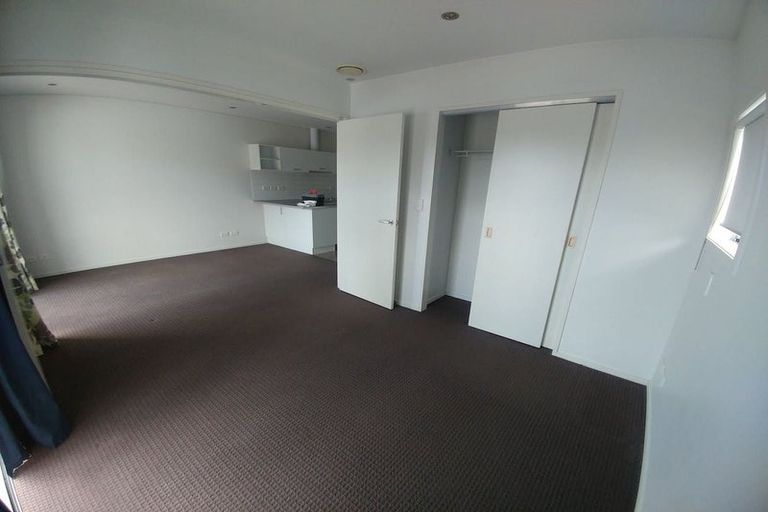 Photo of property in 4d/60 Masons Road, Oteha, Auckland, 0632