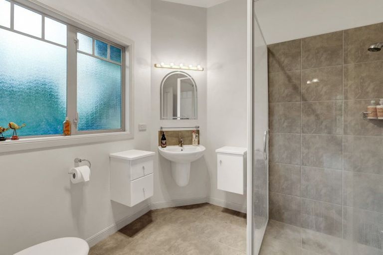 Photo of property in 26 Shelter Grove, Frankleigh Park, New Plymouth, 4310