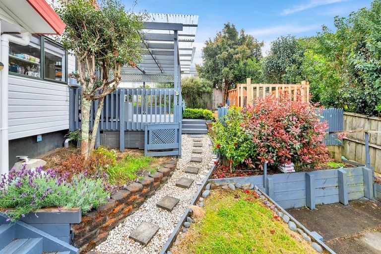 Photo of property in 1a Lesa Annis Place, Henderson, Auckland, 0612