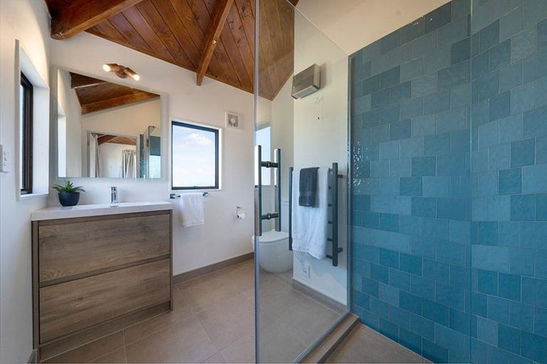 Photo of property in 1/6 Glucina Avenue, West Harbour, Auckland, 0618