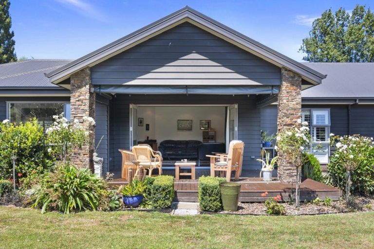 Photo of property in 38 Kingsdale Park Drive, Aokautere, Palmerston North, 4471