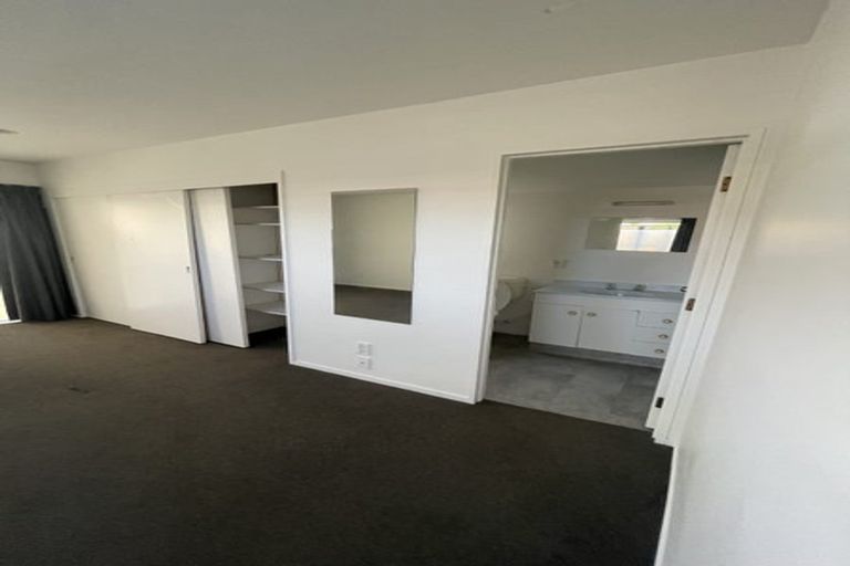 Photo of property in 51 Queen Mary Avenue, New Lynn, Auckland, 0600