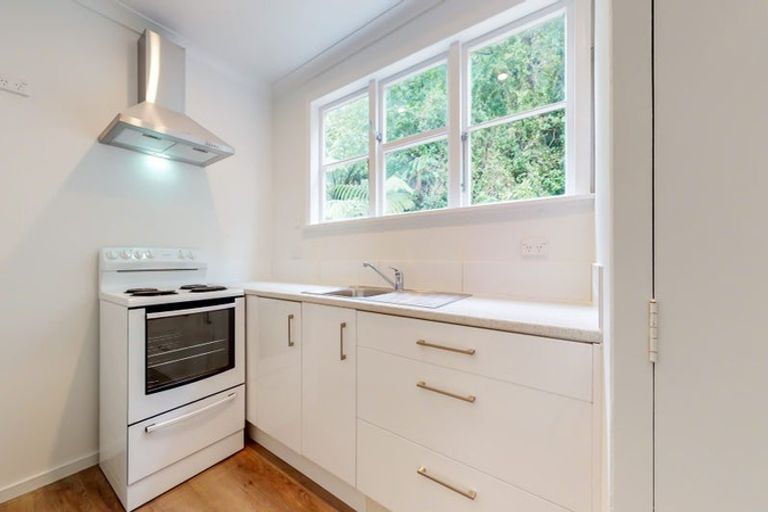 Photo of property in 5 Ranelagh Terrace, Karori, Wellington, 6012