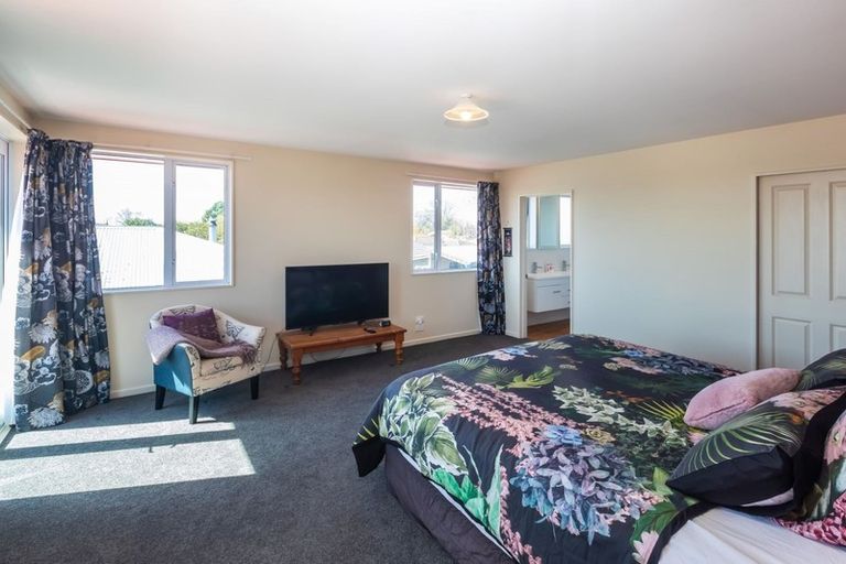 Photo of property in 249 Fifield Terrace, Opawa, Christchurch, 8023