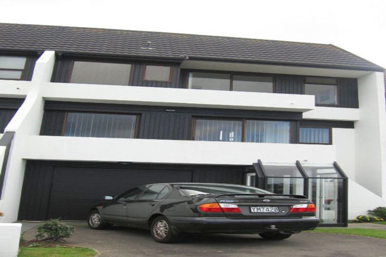 Photo of property in 22 Tamahine Street, Maupuia, Wellington, 6022