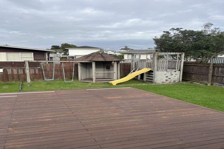 Photo of property in 41 Thornlow Street, Glendene, Auckland, 0602