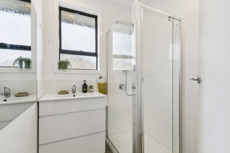 Photo of property in 11b Greer Crescent, Tawa, Wellington, 5028