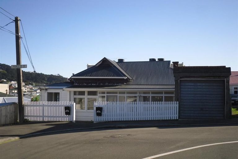 Photo of property in 16 Princess Street, Newtown, Wellington, 6021