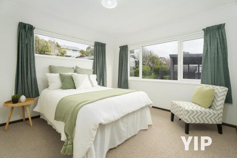 Photo of property in 2/15 Bloomsbury Grove, Newlands, Wellington, 6037