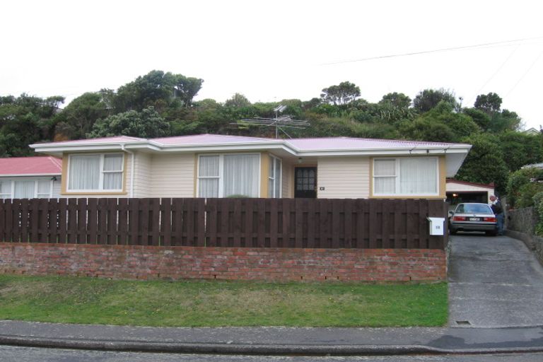 Photo of property in 19 Catherine Crescent, Paparangi, Wellington, 6037