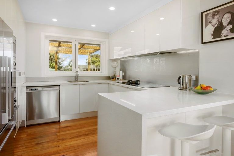 Photo of property in 19 Koru Street, Mangere Bridge, Auckland, 2022