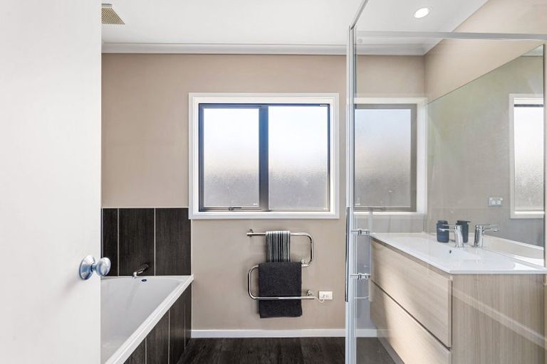 Photo of property in 11 Lewis Way, Poraiti, Napier, 4112