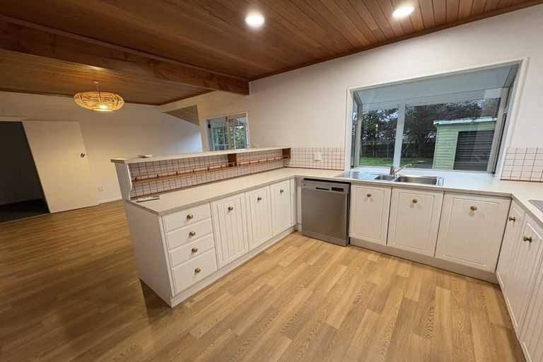 Photo of property in 10 Kashmir Avenue, Clouston Park, Upper Hutt, 5018