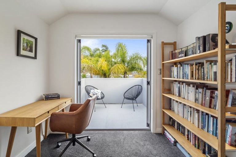 Photo of property in 2/7 Phillip Parade, Forrest Hill, Auckland, 0620