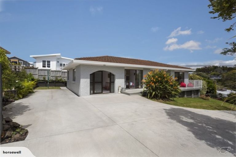 Photo of property in 1/489 Beach Road, Murrays Bay, Auckland, 0630
