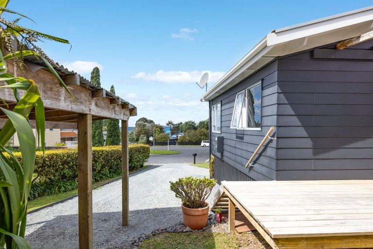 Photo of property in 9 Sunlight Promenade, Snells Beach, 0920