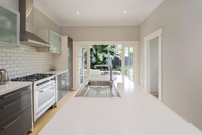 Photo of property in 21 Naylor Street, Hamilton East, Hamilton, 3216